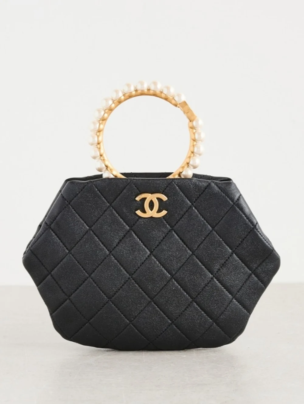 CHANEL Pearl Crown 👑 Clutch Bag - Picture 3 of 5